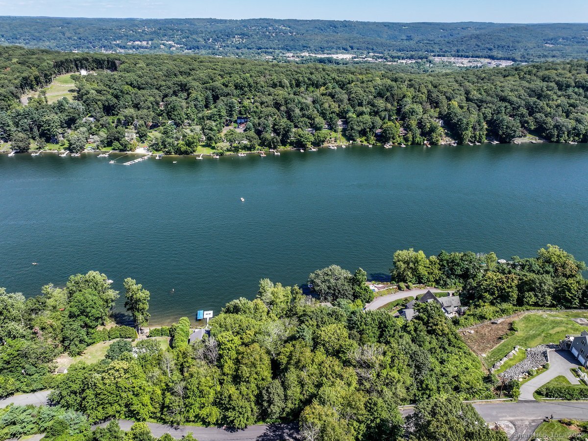 22 Candlewood Common