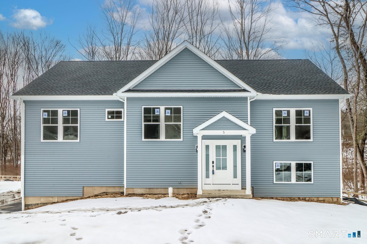 5 Brook Hollow Drive