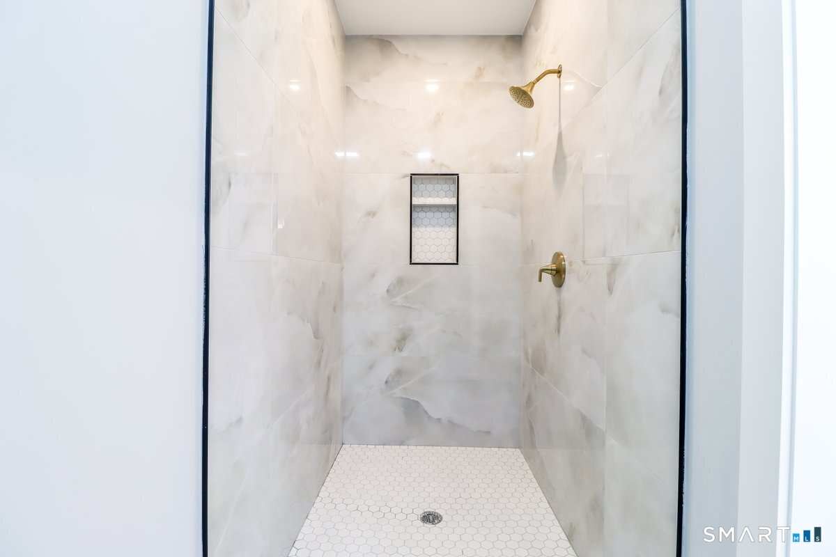 5 Brook Hollow Drive