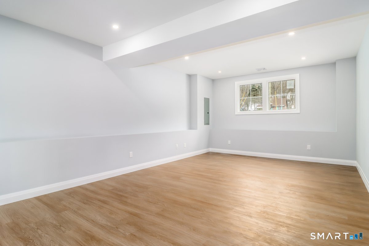 5 Brook Hollow Drive