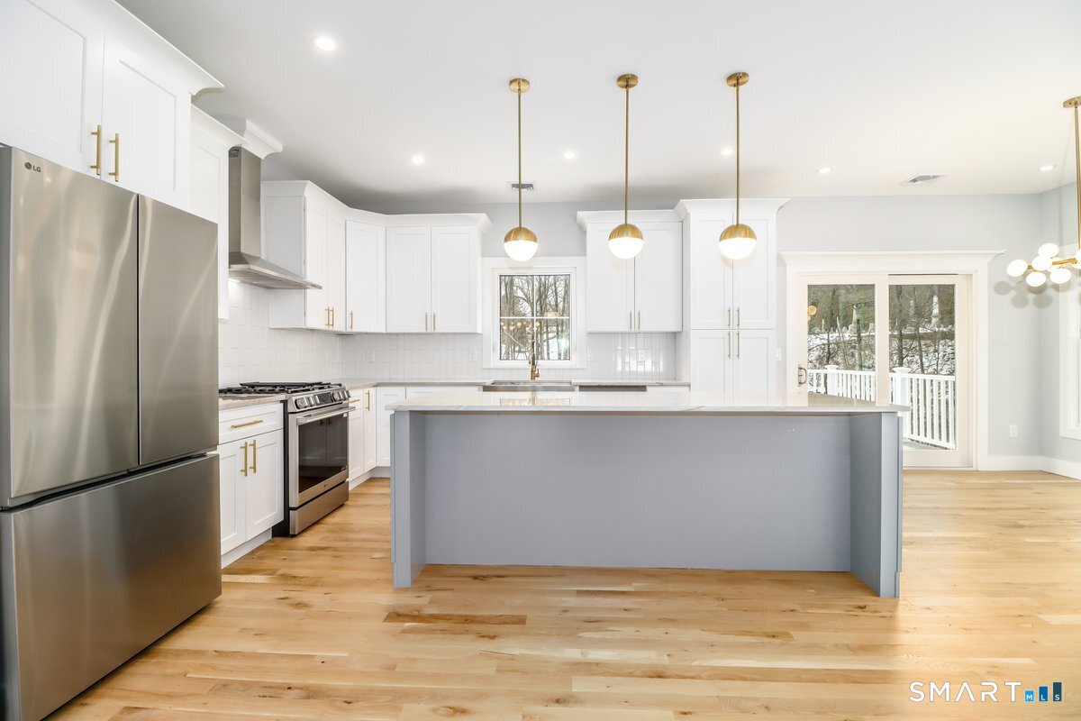 5 Brook Hollow Drive