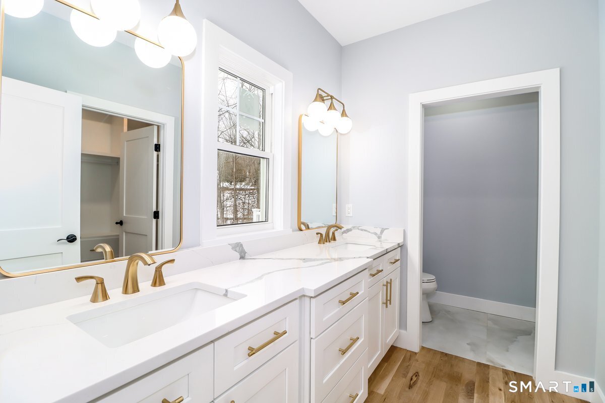 5 Brook Hollow Drive