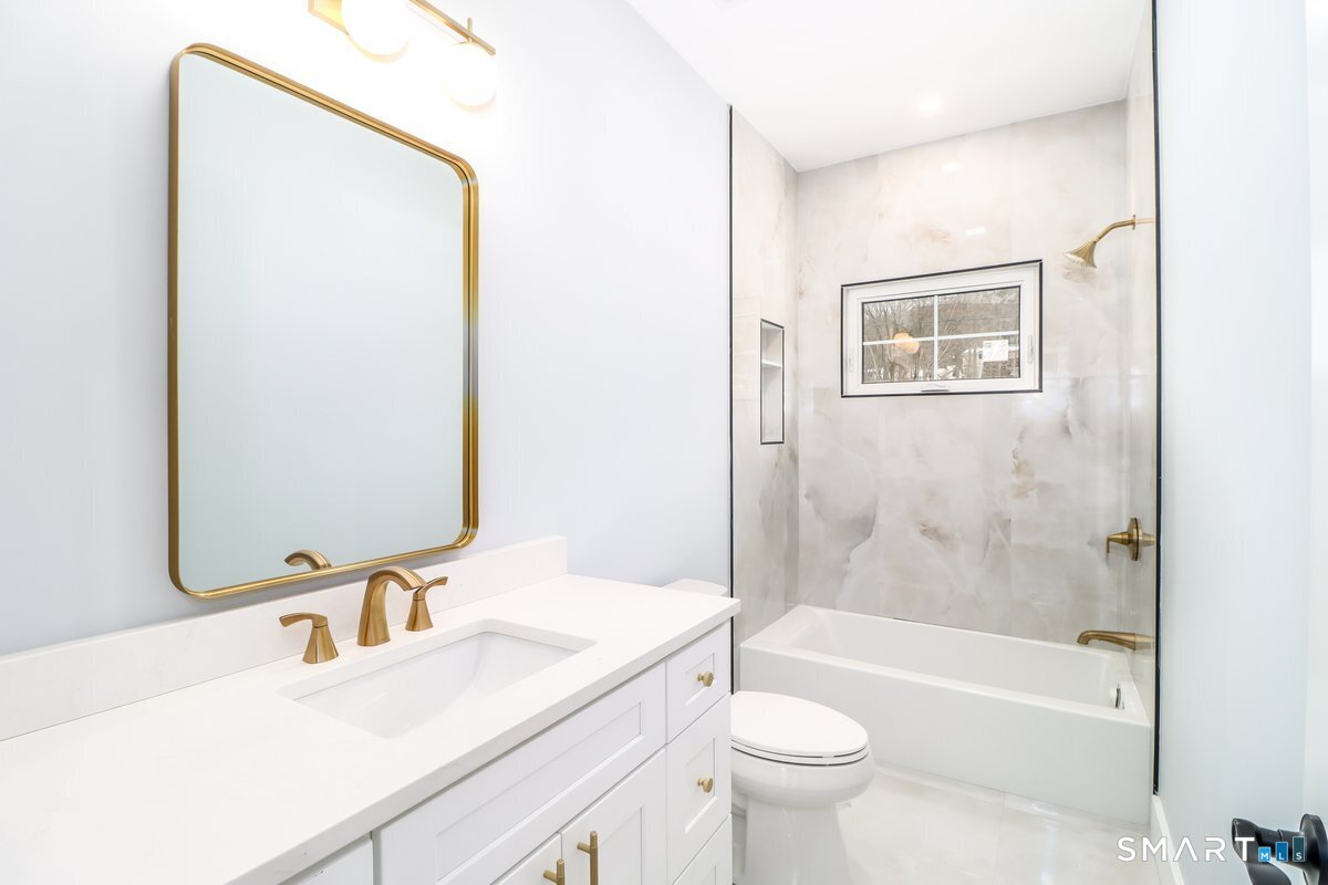 5 Brook Hollow Drive