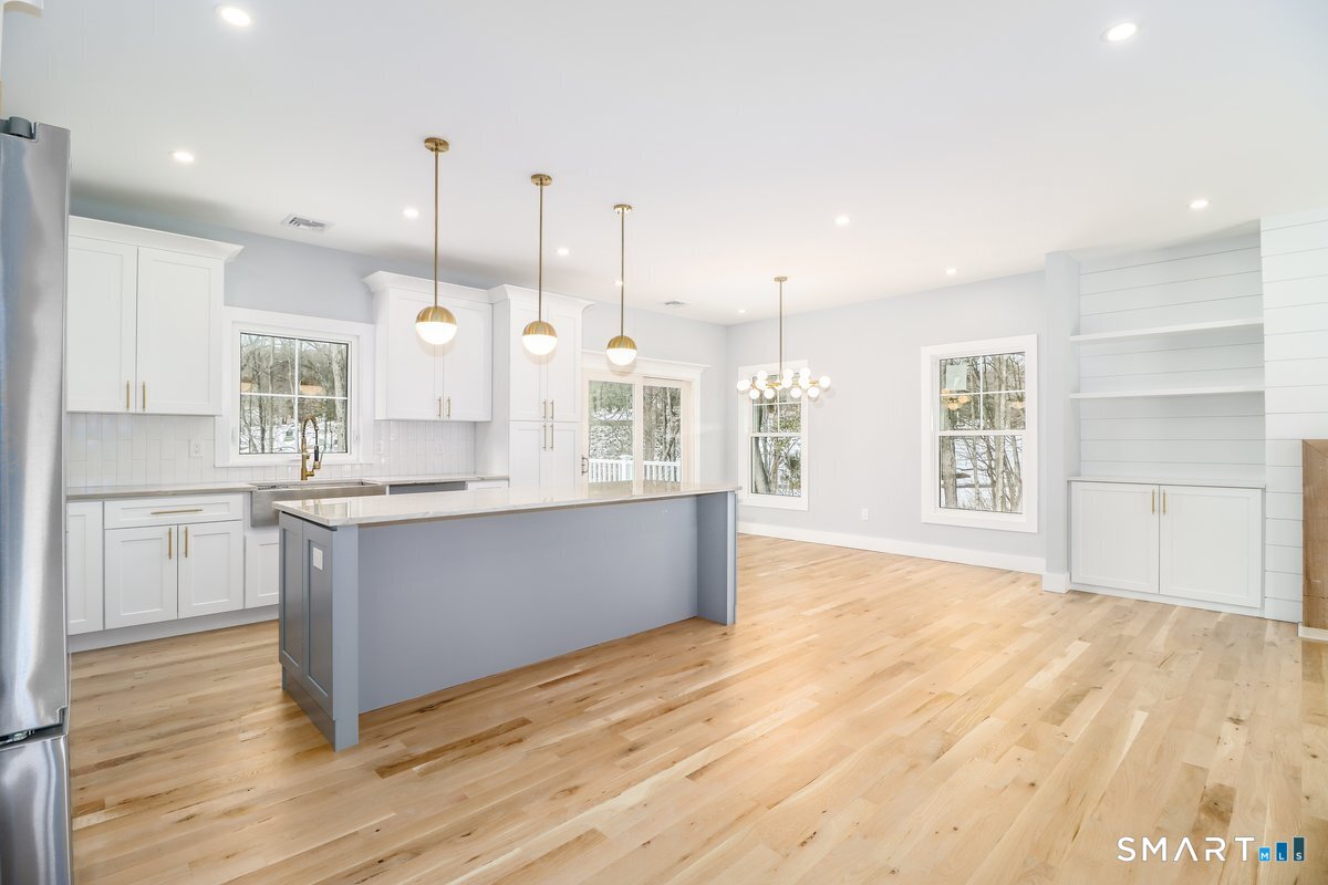 5 Brook Hollow Drive