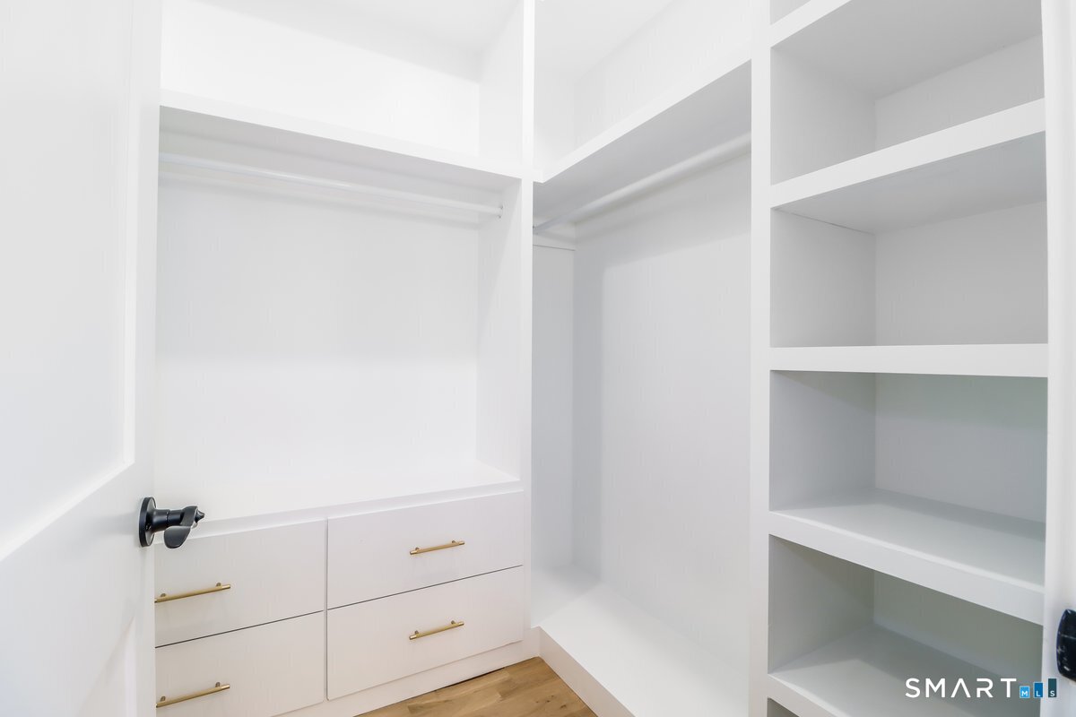 5 Brook Hollow Drive