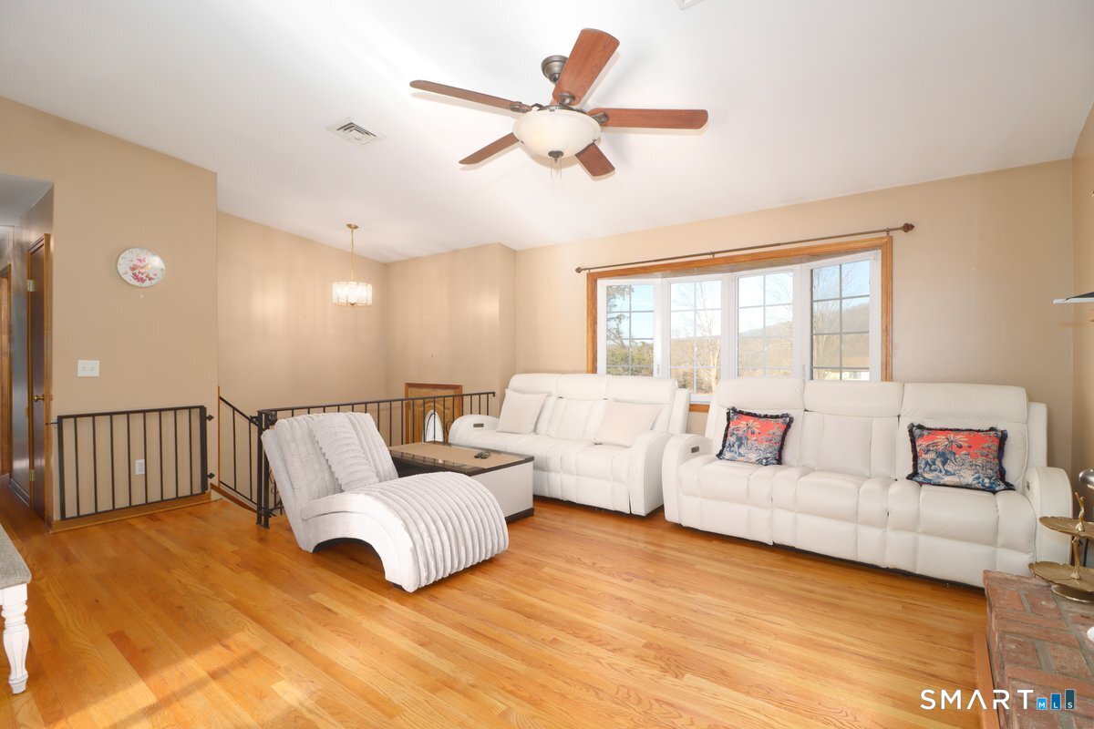 21 Rolling Glen Drive