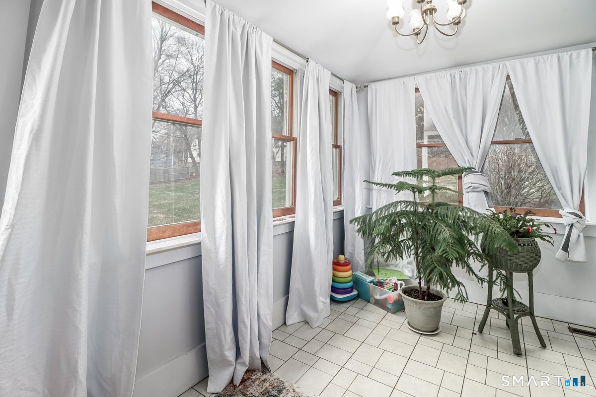 25 Hillside Avenue