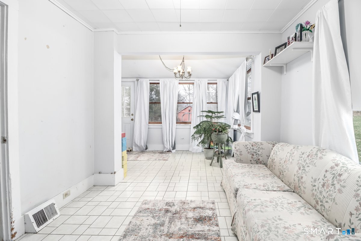 25 Hillside Avenue