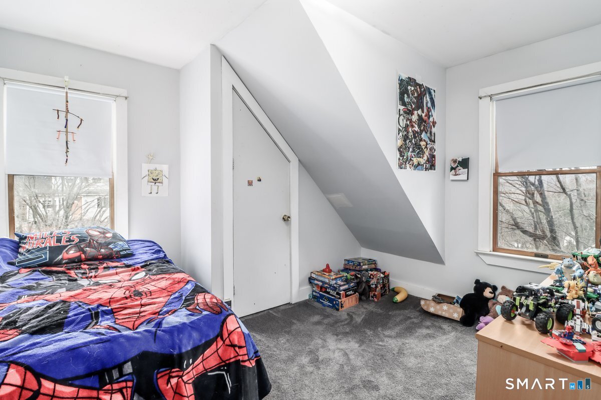 25 Hillside Avenue