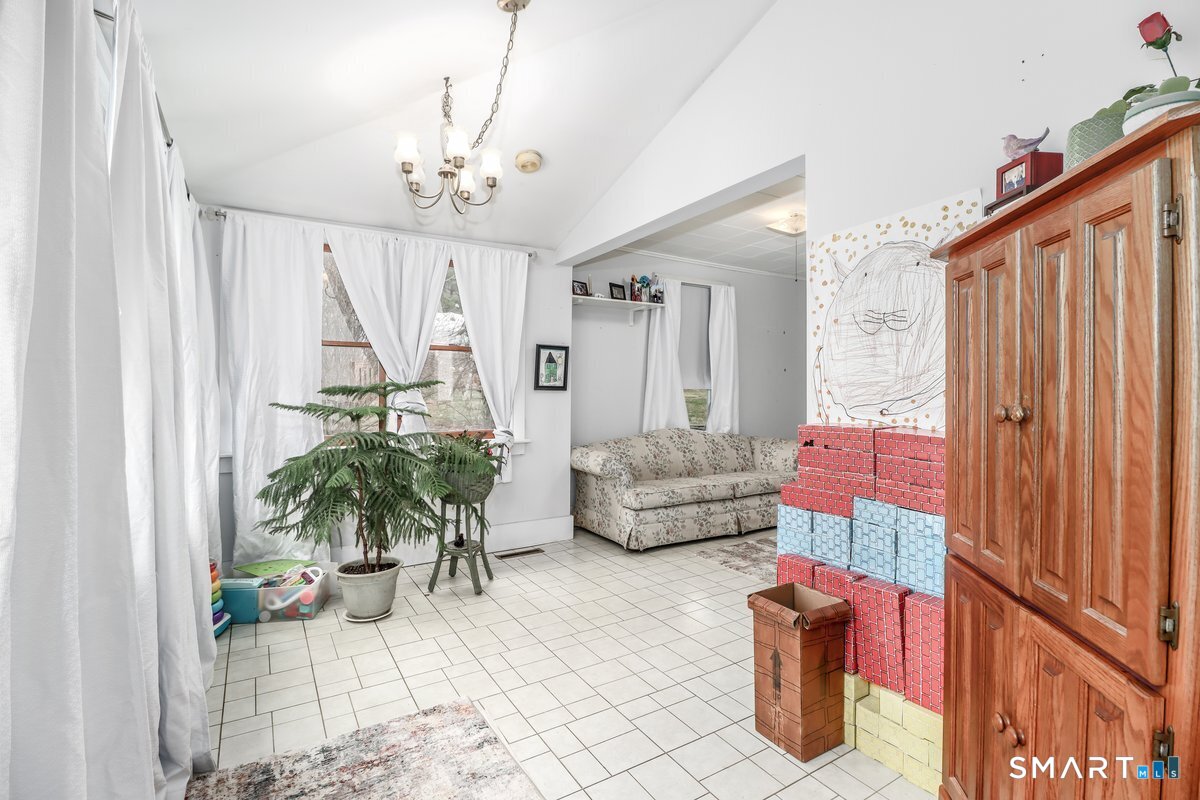 25 Hillside Avenue