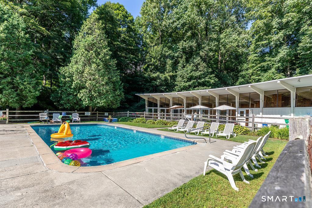 3 Ledgewood Drive