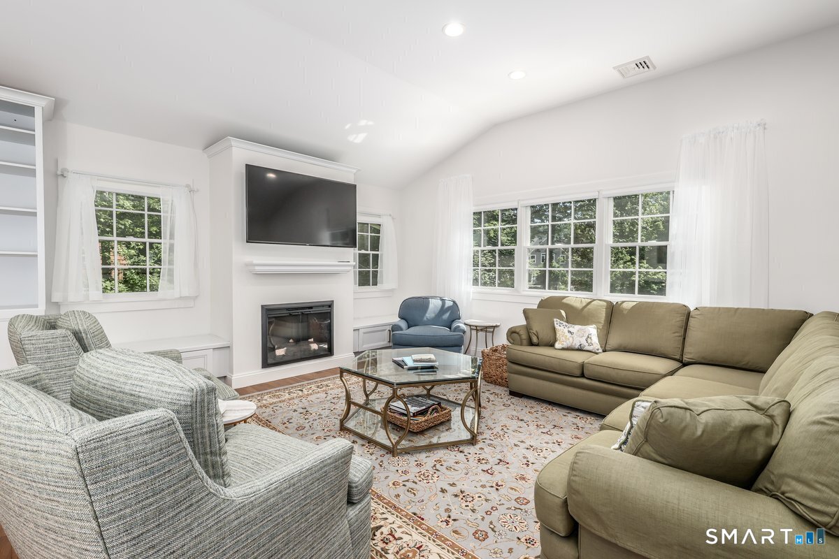 3 Ledgewood Drive