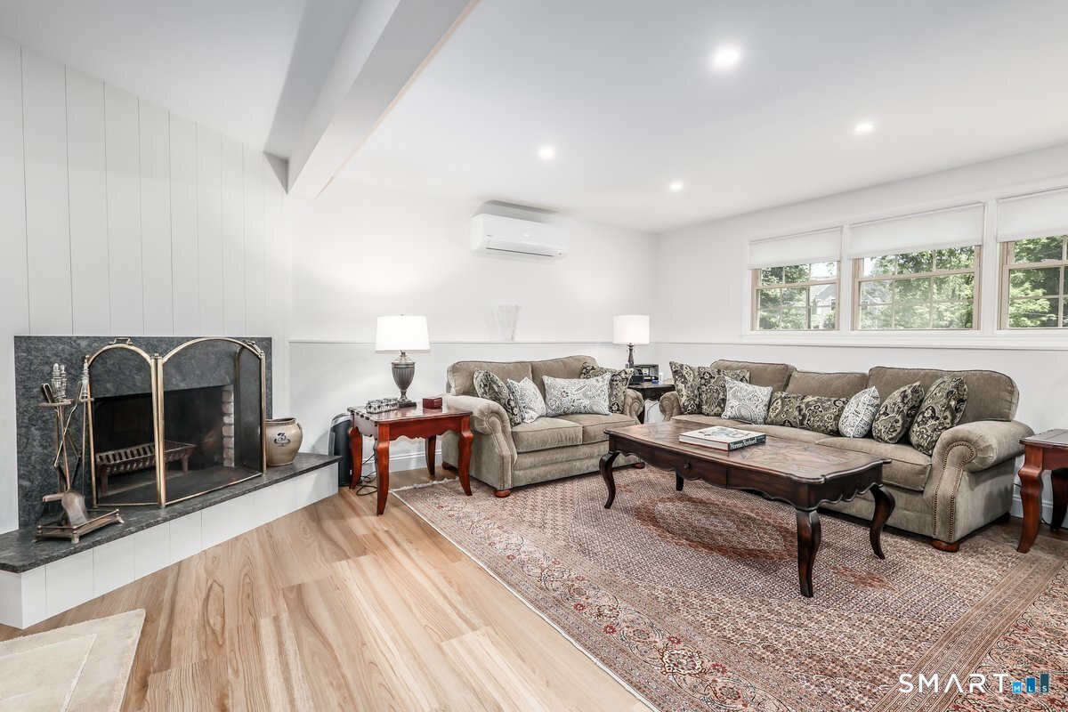 3 Ledgewood Drive