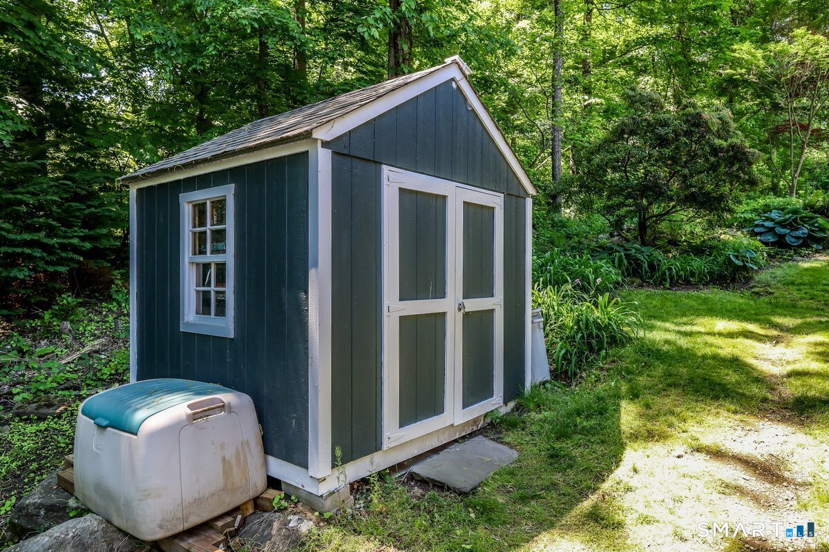 3 Ledgewood Drive