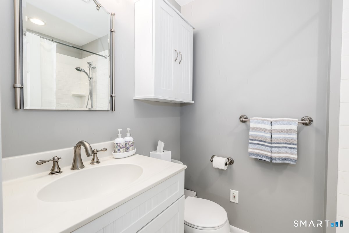 3 Ledgewood Drive