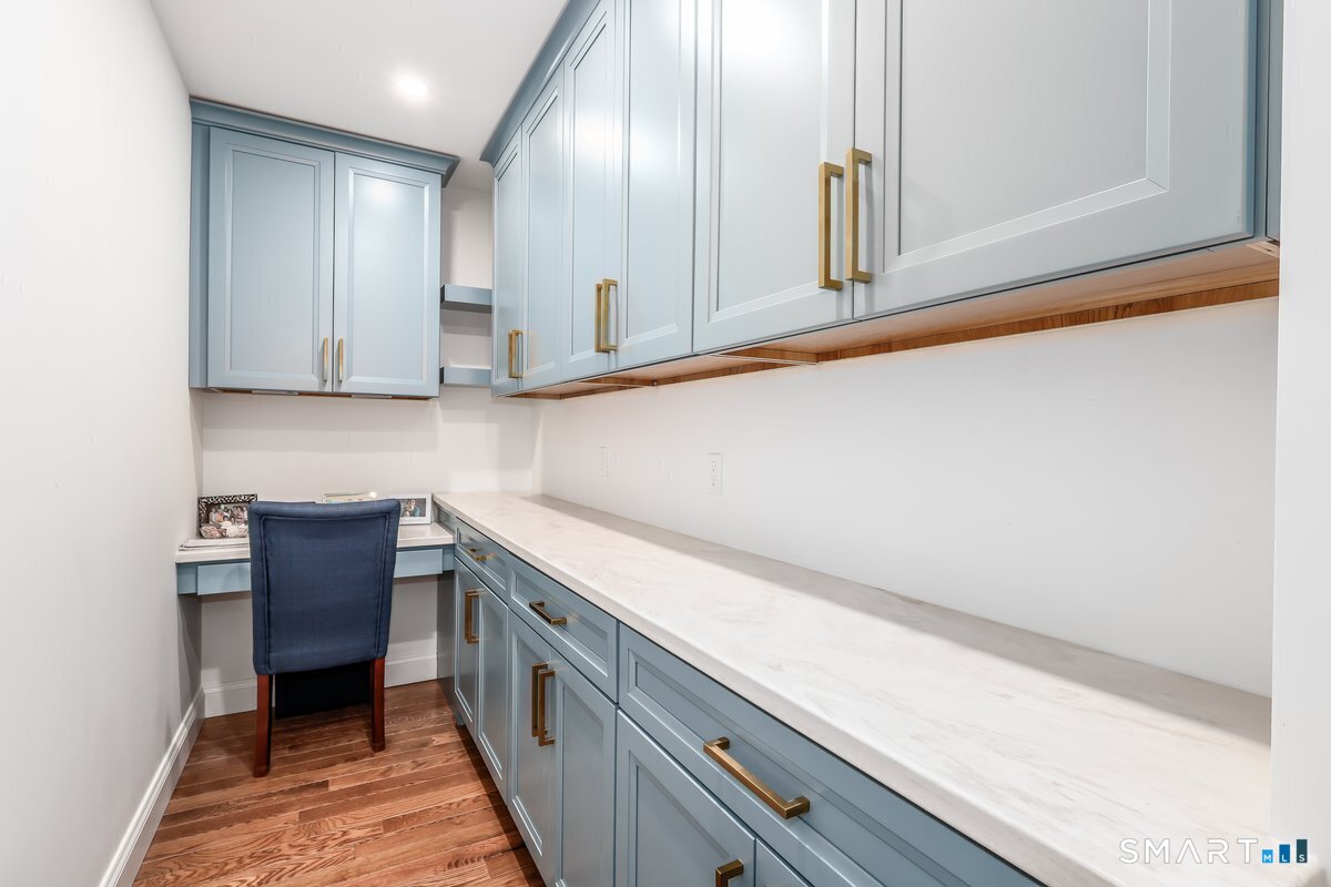 3 Ledgewood Drive