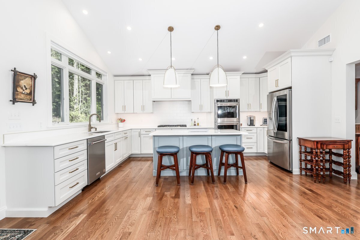 3 Ledgewood Drive