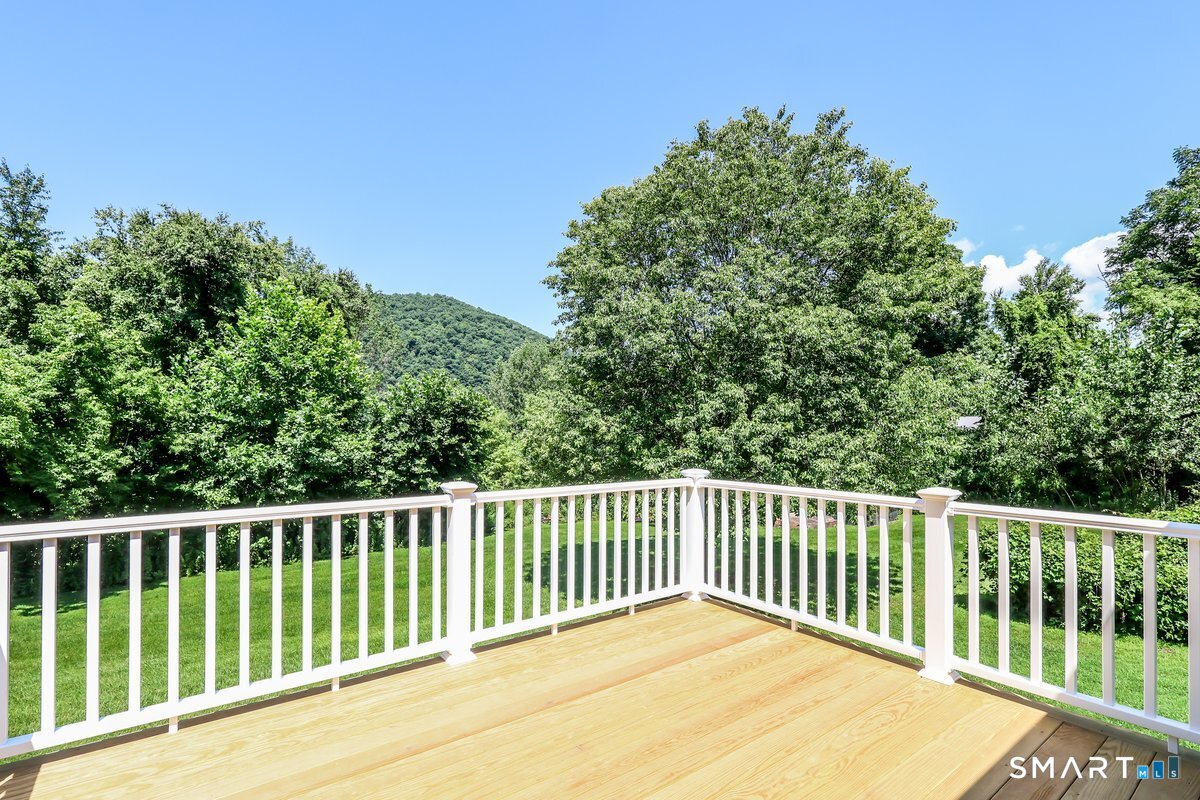 12 Mountain View Avenue