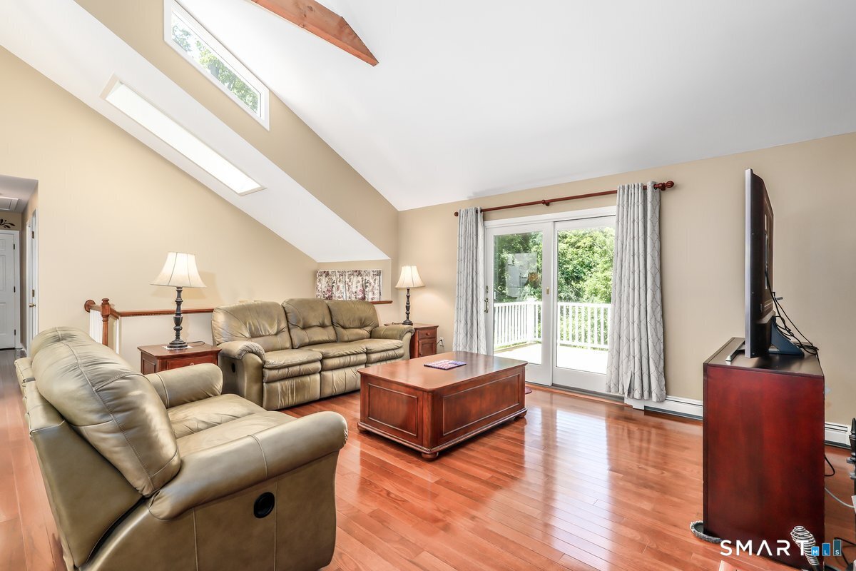 12 Mountain View Avenue