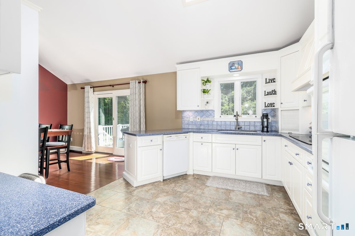 12 Mountain View Avenue