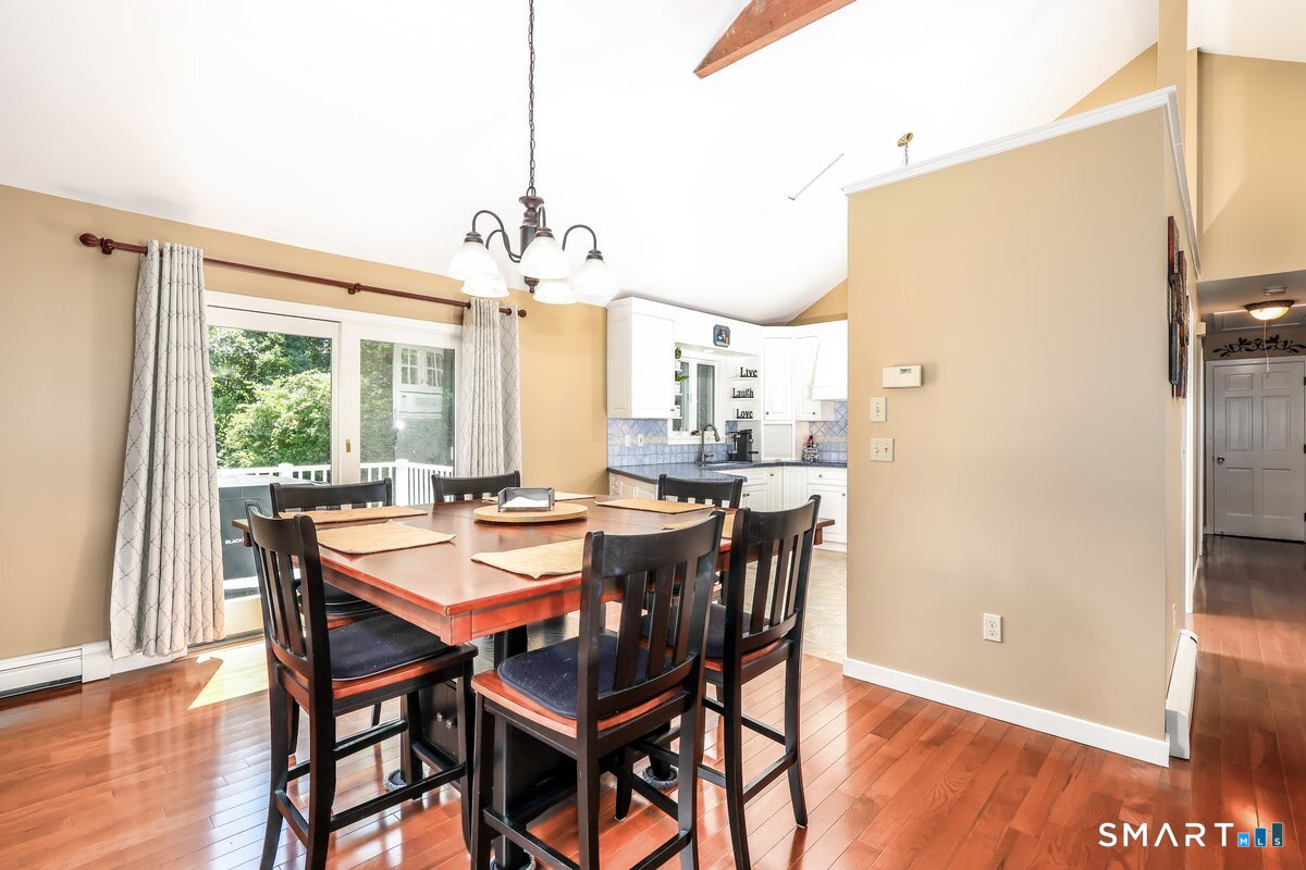 12 Mountain View Avenue
