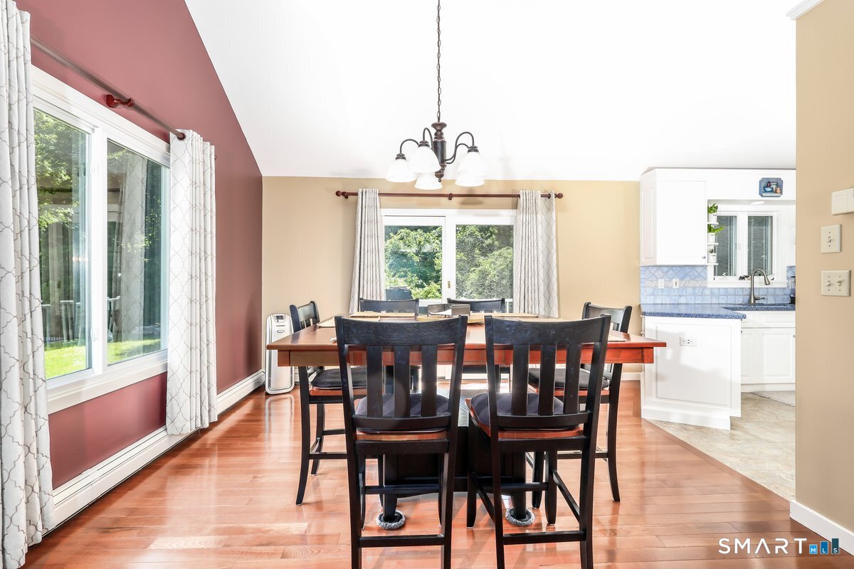 12 Mountain View Avenue