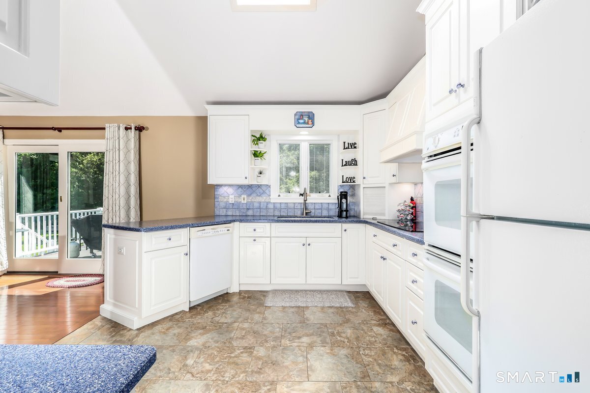 12 Mountain View Avenue