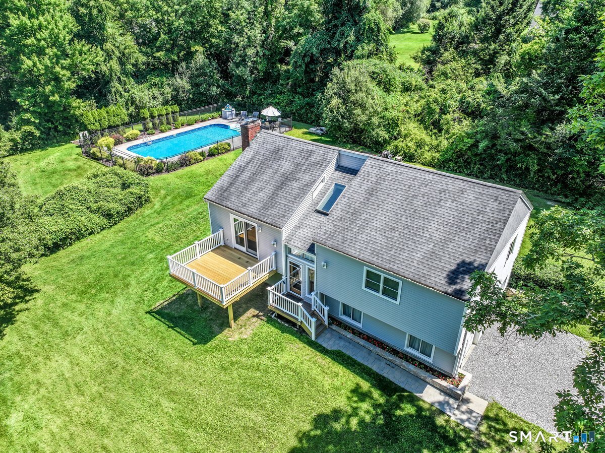 12 Mountain View Avenue