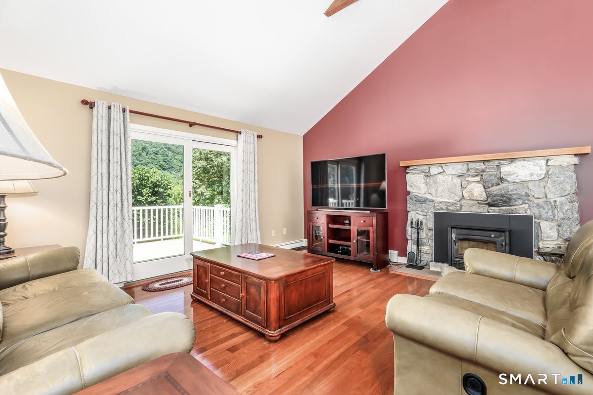 12 Mountain View Avenue