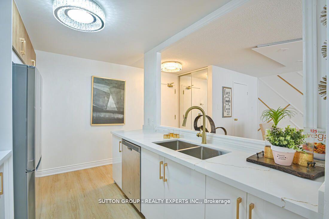 35 Trailwood Drive 713