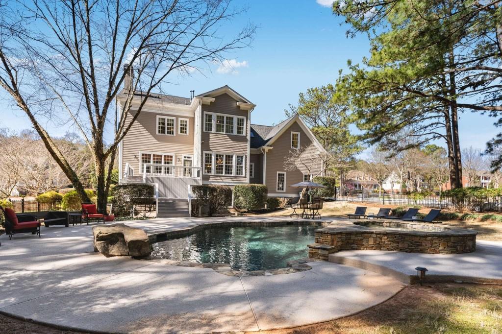 285 Old Ivy
