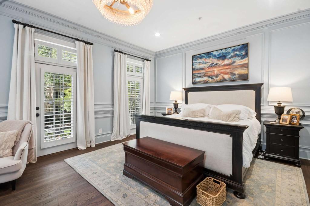305 Abercorn Square