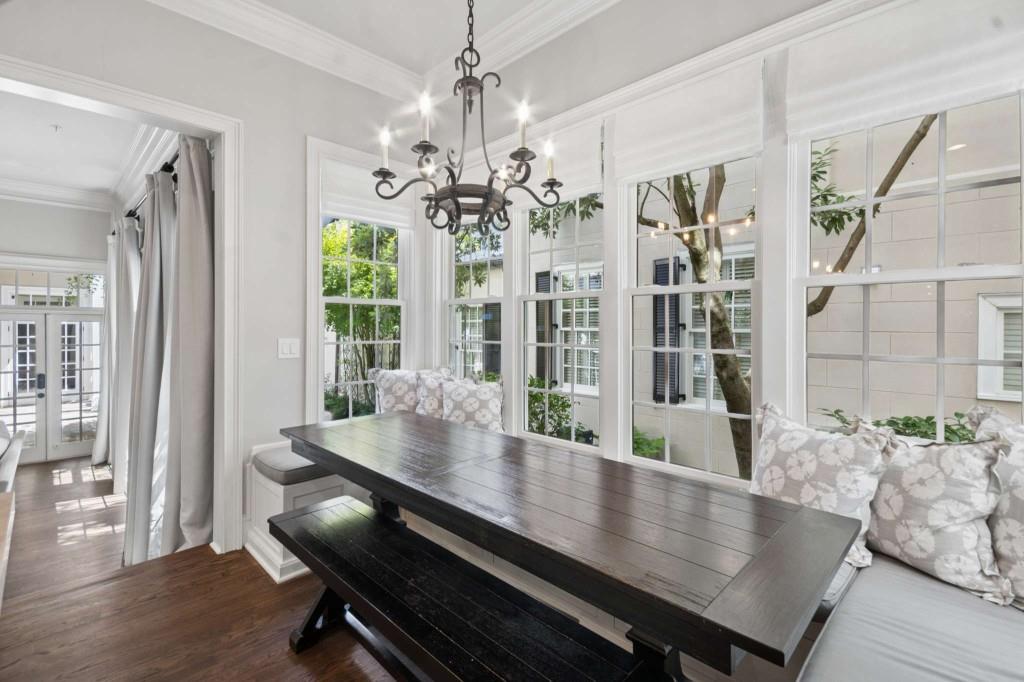 305 Abercorn Square