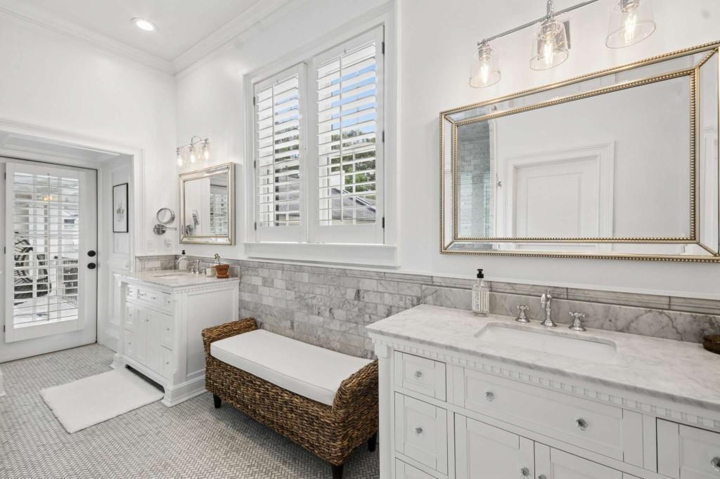 305 Abercorn Square