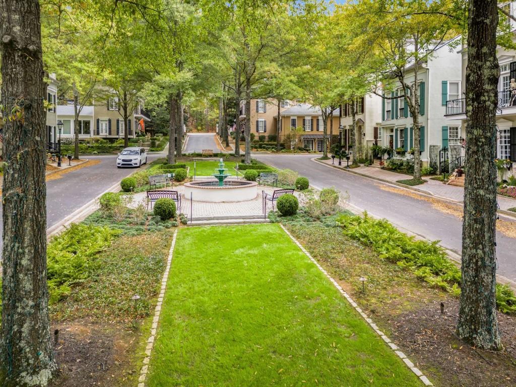 305 Abercorn Square