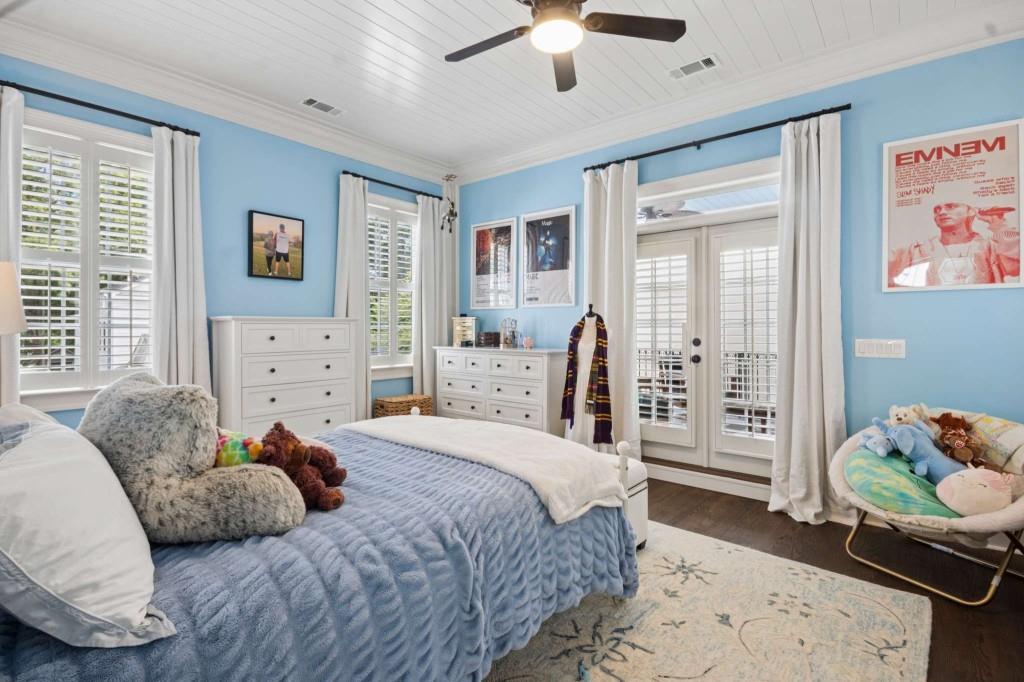 305 Abercorn Square