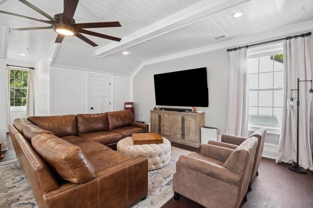 305 Abercorn Square