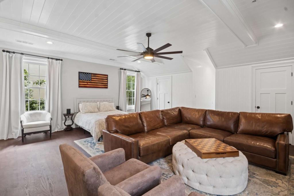 305 Abercorn Square