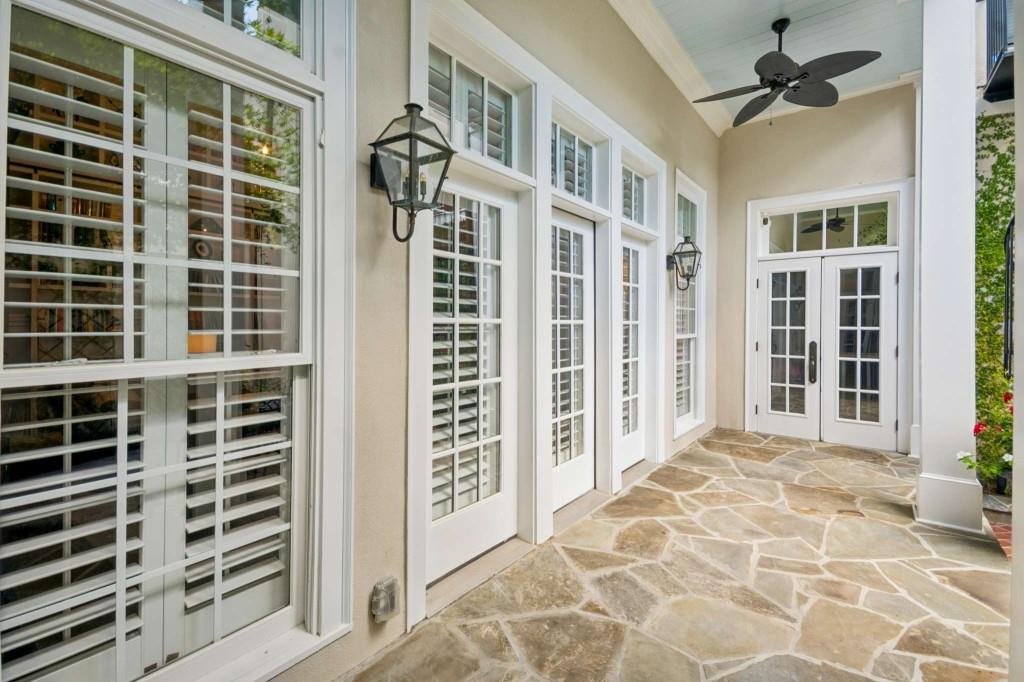 305 Abercorn Square