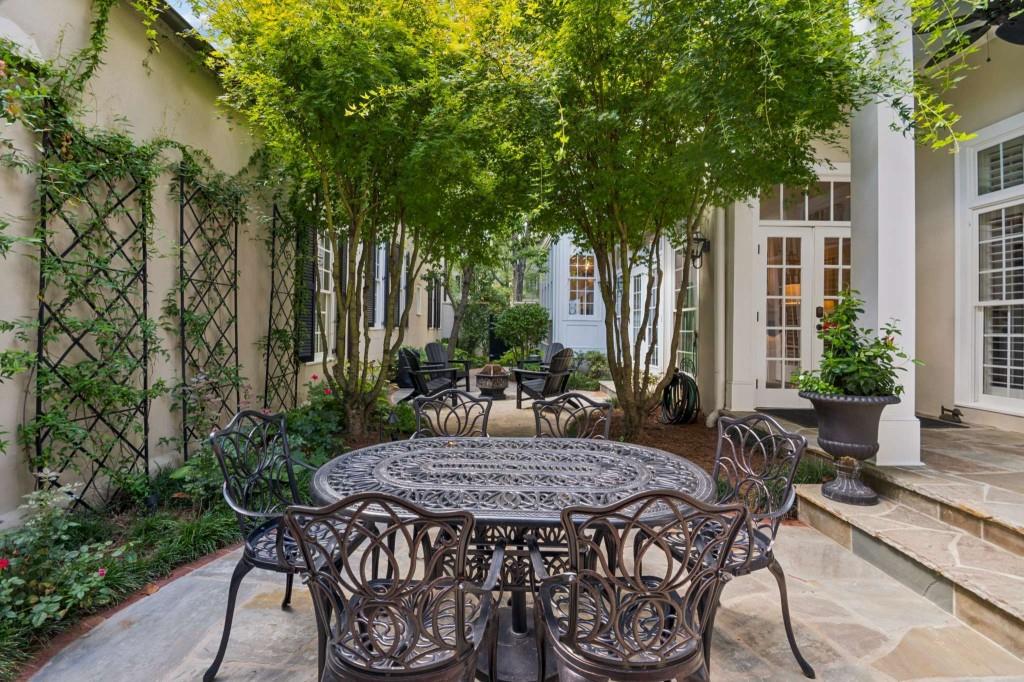 305 Abercorn Square