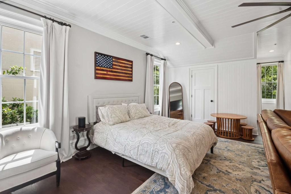 305 Abercorn Square