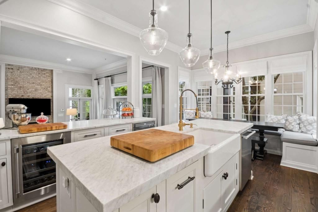 305 Abercorn Square