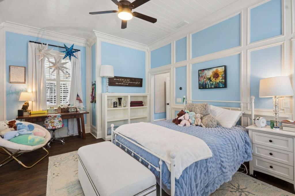 305 Abercorn Square