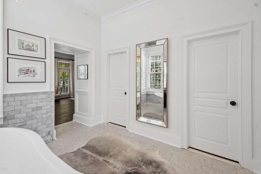 305 Abercorn Square