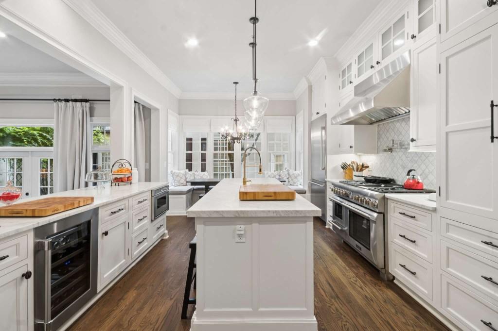 305 Abercorn Square