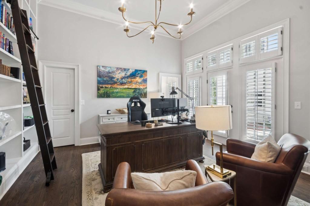 305 Abercorn Square