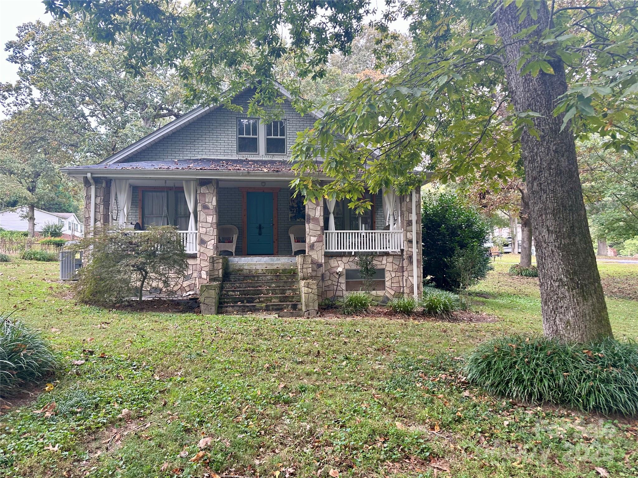 1547 Roseland Drive