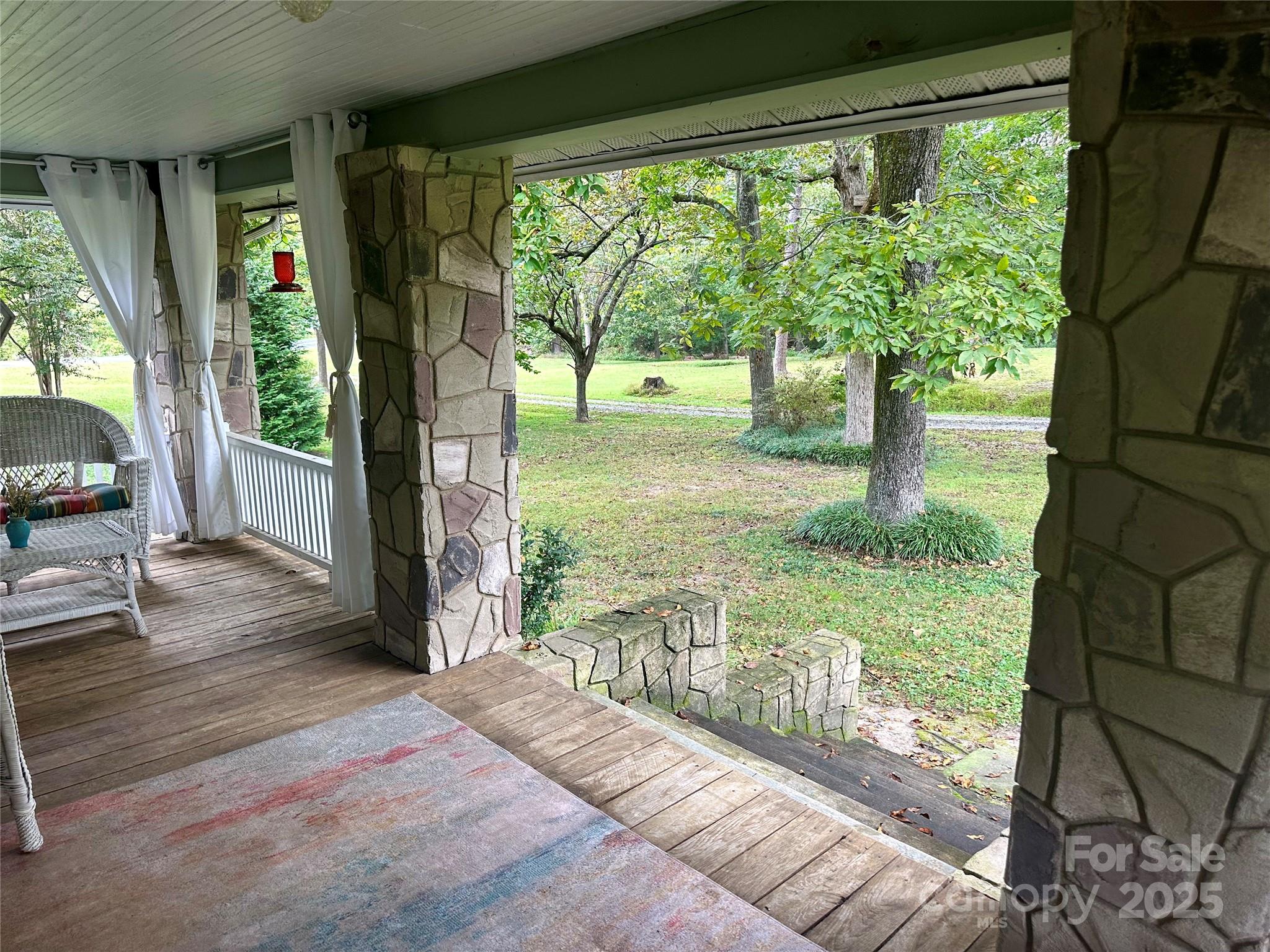 1547 Roseland Drive