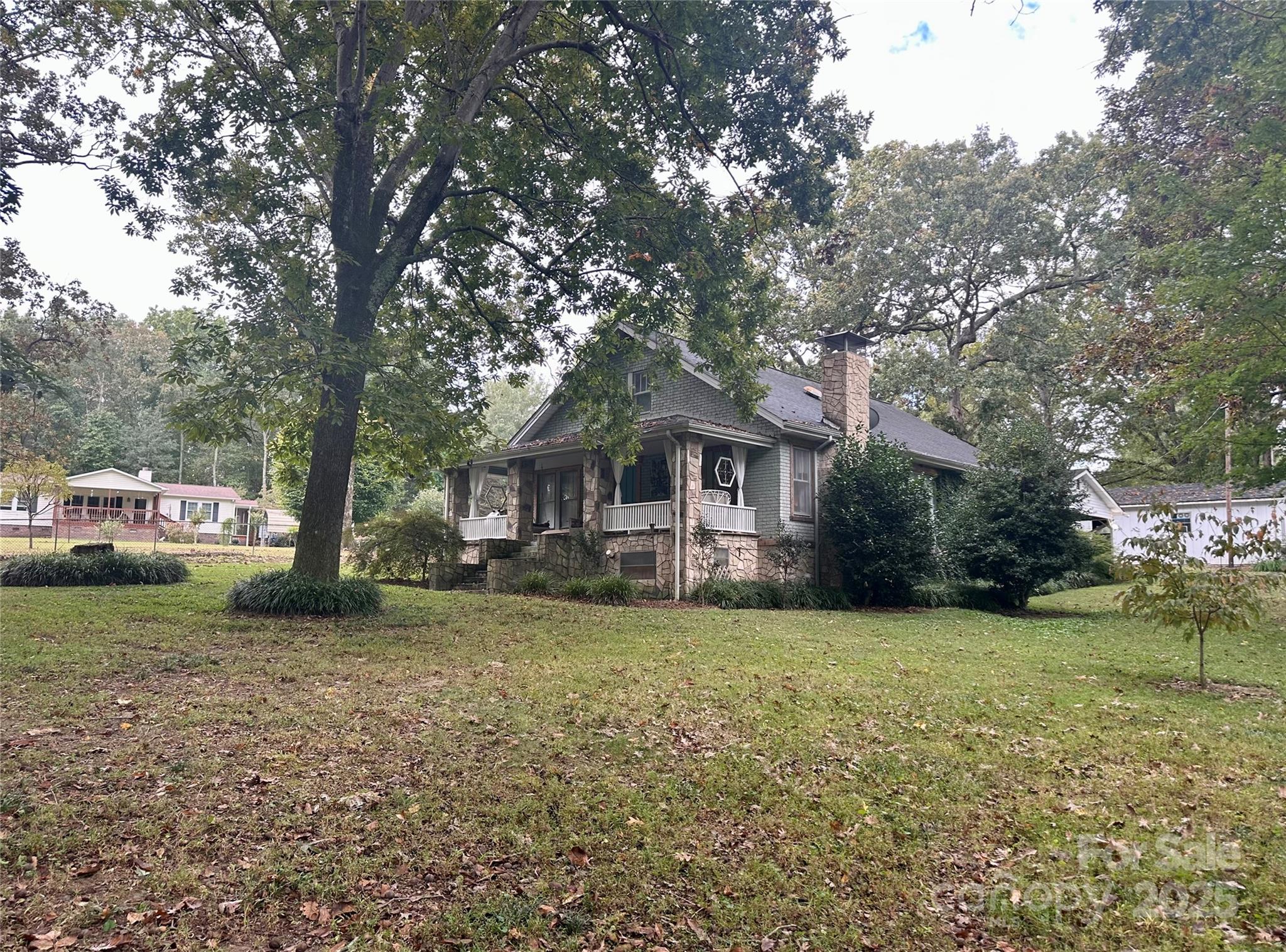 1547 Roseland Drive