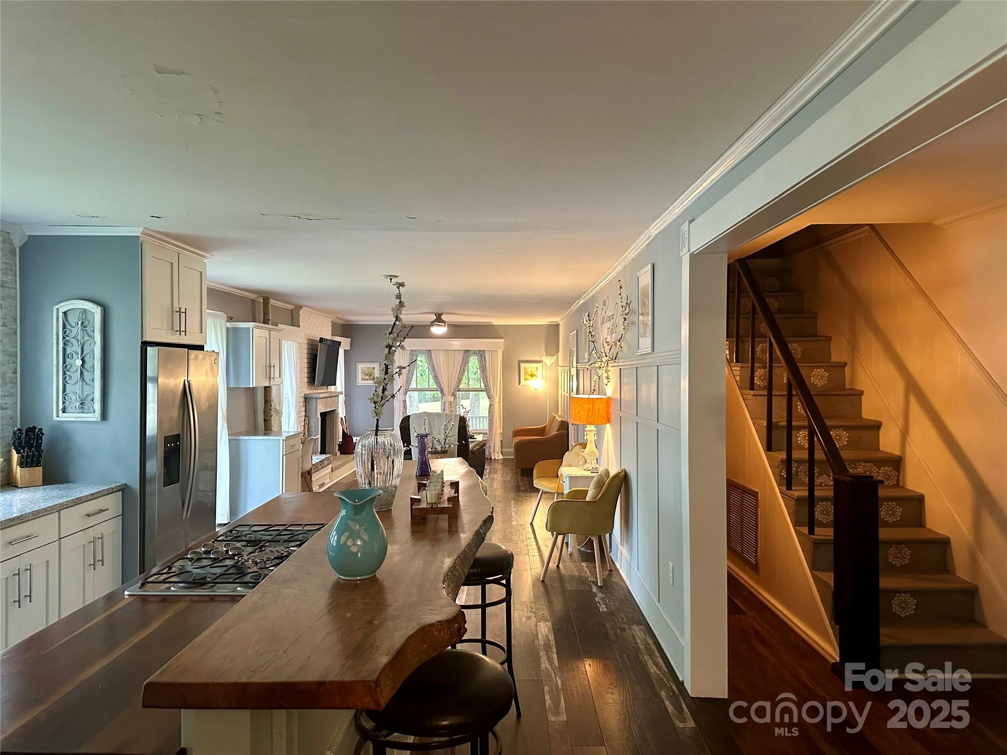 1547 Roseland Drive